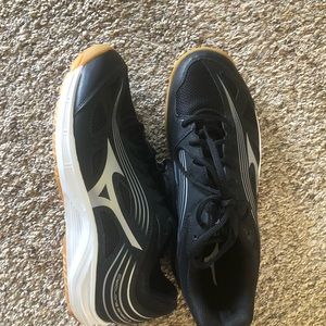 NWOT Mizuno Volleyball Shoes